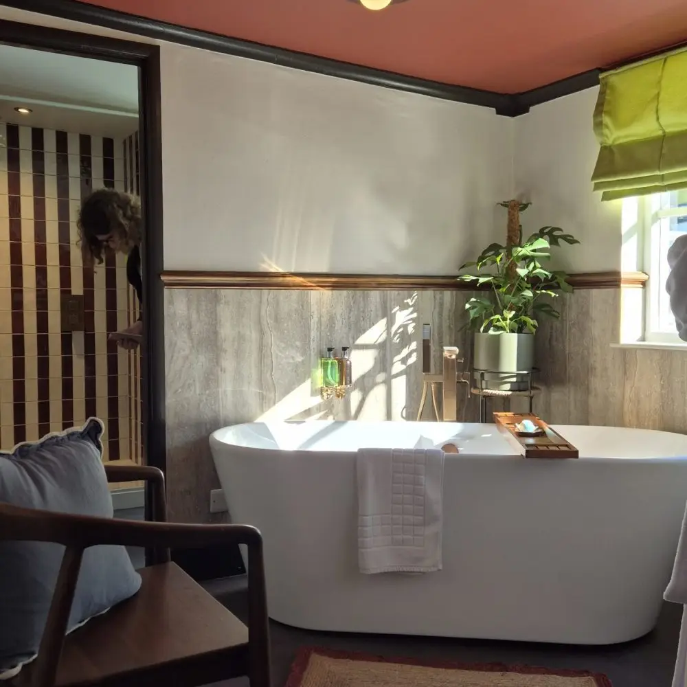 We were keen to treat the pub with a light touch in order to preserve and celebrate the Cawston murals, while bringing his artwork alive, allowing for an immersive experience throughout the hotel.