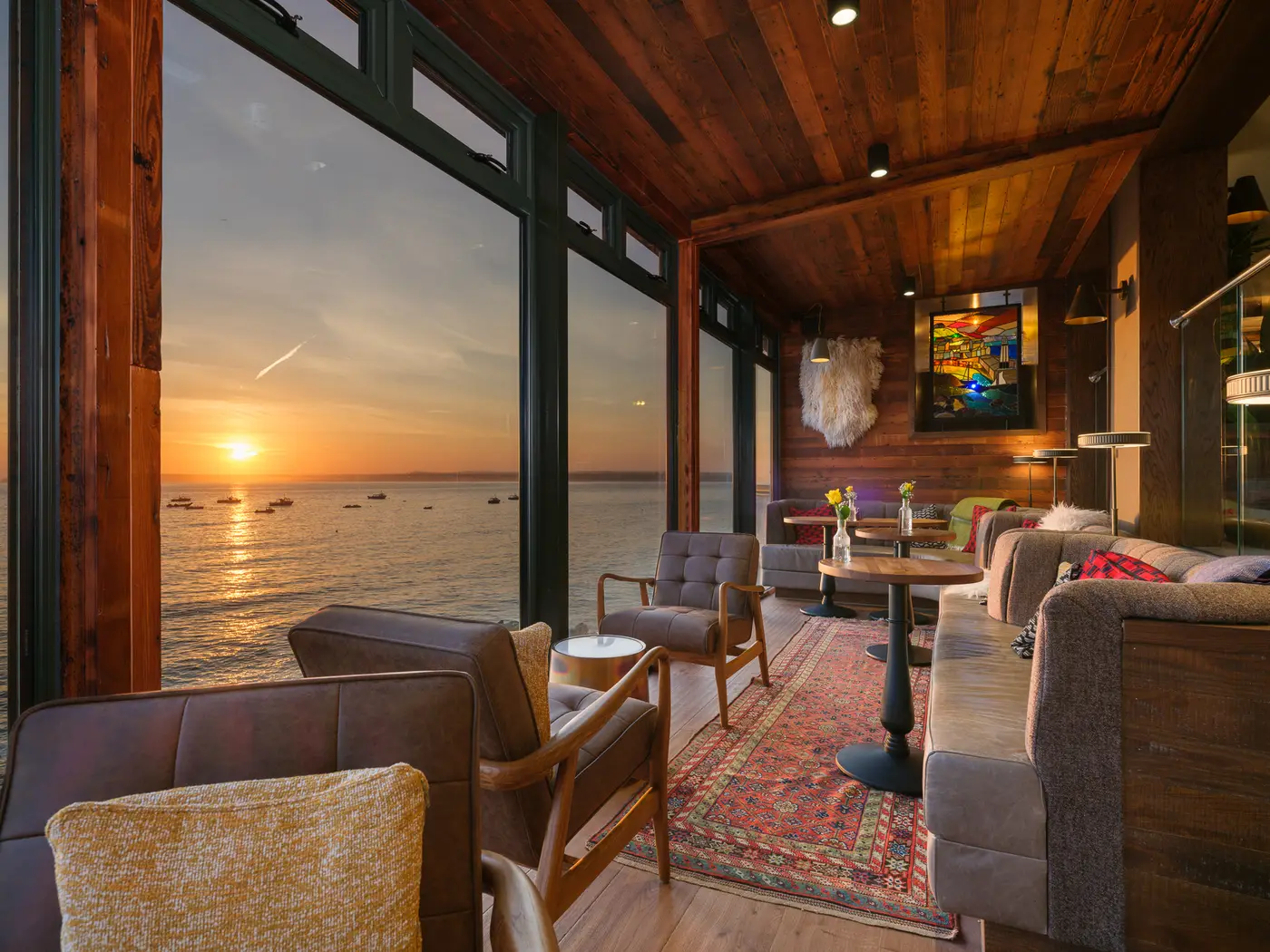 The Lookout, Lounge, Dining, Pub, Restaurant, Bar