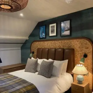 Another transformational project handed over for @st_austell_brewery this week - Phase 01 refurbishment of The Great Western Hotel in Newquay focusing on the 26 bedroom Trenarren Wing. 

A 12-week project with @stenball_group focusing on the full internal and external refurbishment of this hotel wing. A new interior concept inspired by the history of the surfboard and seaside nostalgia pioneered by Great Western Railways' - "Cornish Riviera Express" in the early 1900's. This has injected new life into the bedrooms and en-suites and has been further complimented by artwork and bric-a-brac by @ Trading Spaces.

Phase 02 will see us tackle a further 40 bedrooms and circulation areas in the main building - watch this space!

#hoteldesign #interiordesign #design #architecture #projectmanagement